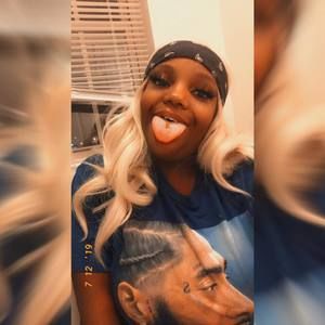 Meet your Posher, Aisha